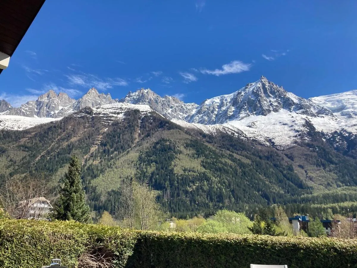 Chamonix Centre - Sophisticated 2-Bedroom Duplex 0*,